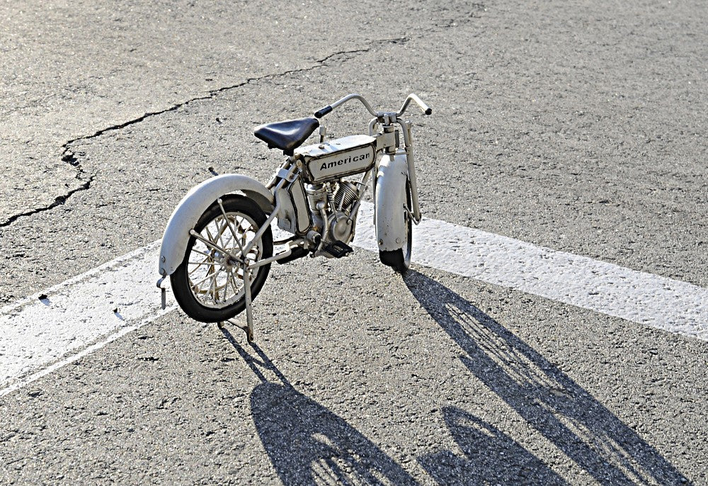 6" White Metal Hand Painted Model Motorcycle Tabletop Sculpture-7