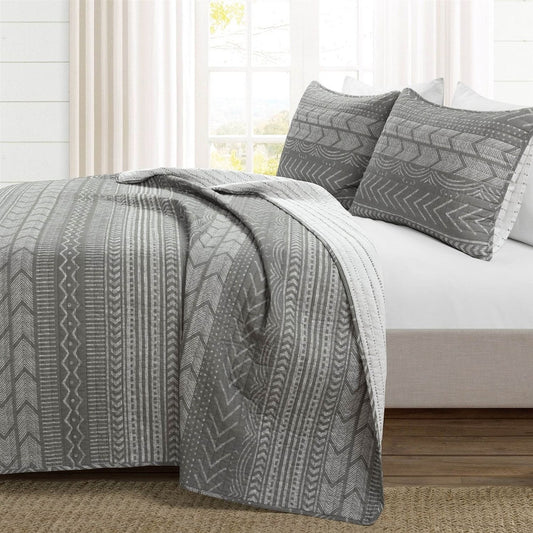 King Size Scandinavian Dark Grey Chevron Stripe Reversible Cotton Quilt Set-0