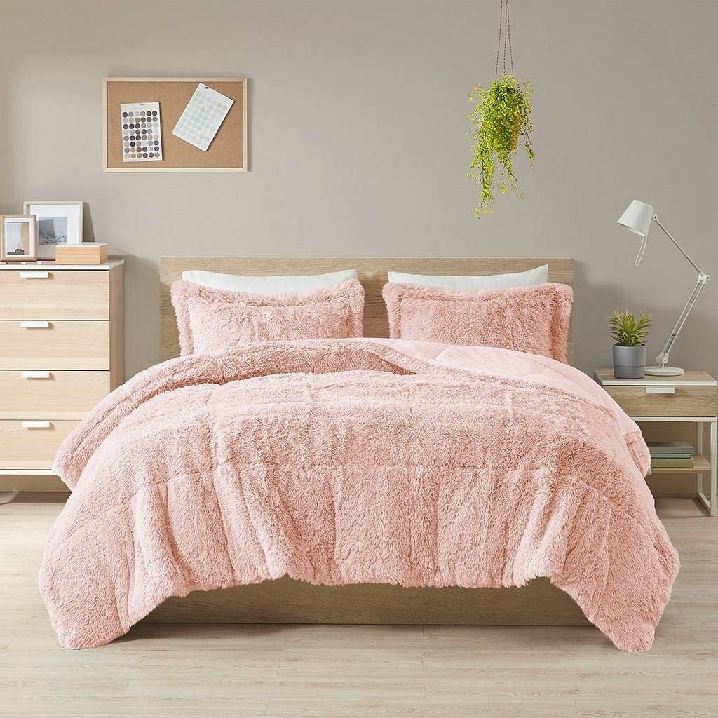 King/CAL King Pink Blush Soft Sherpa Faux Fur 3-Piece Comforter Set with Shams-2