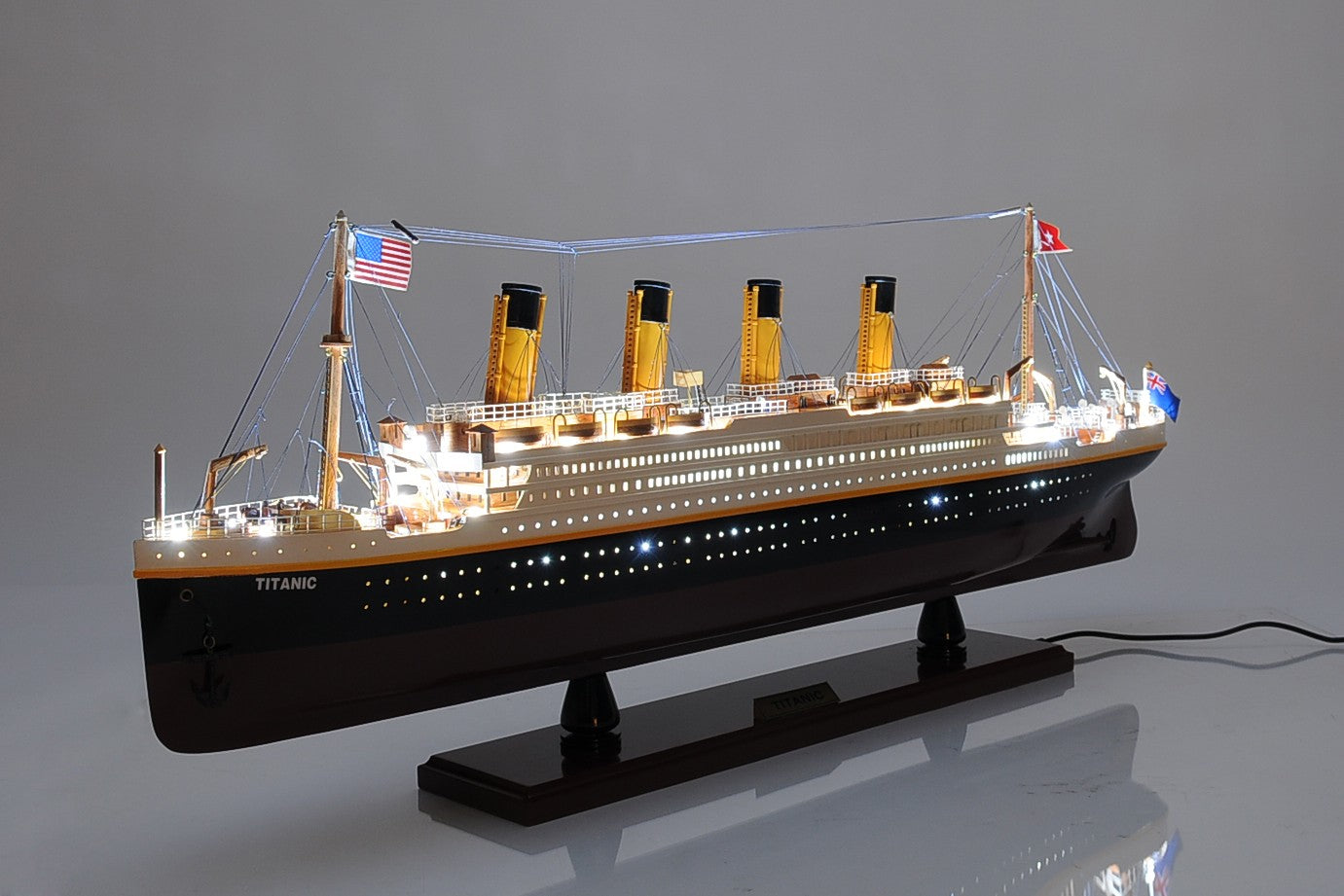 13" Black and White Solid Wood Hand Painted 1912 RMS Titanic Lights Model Boat-4