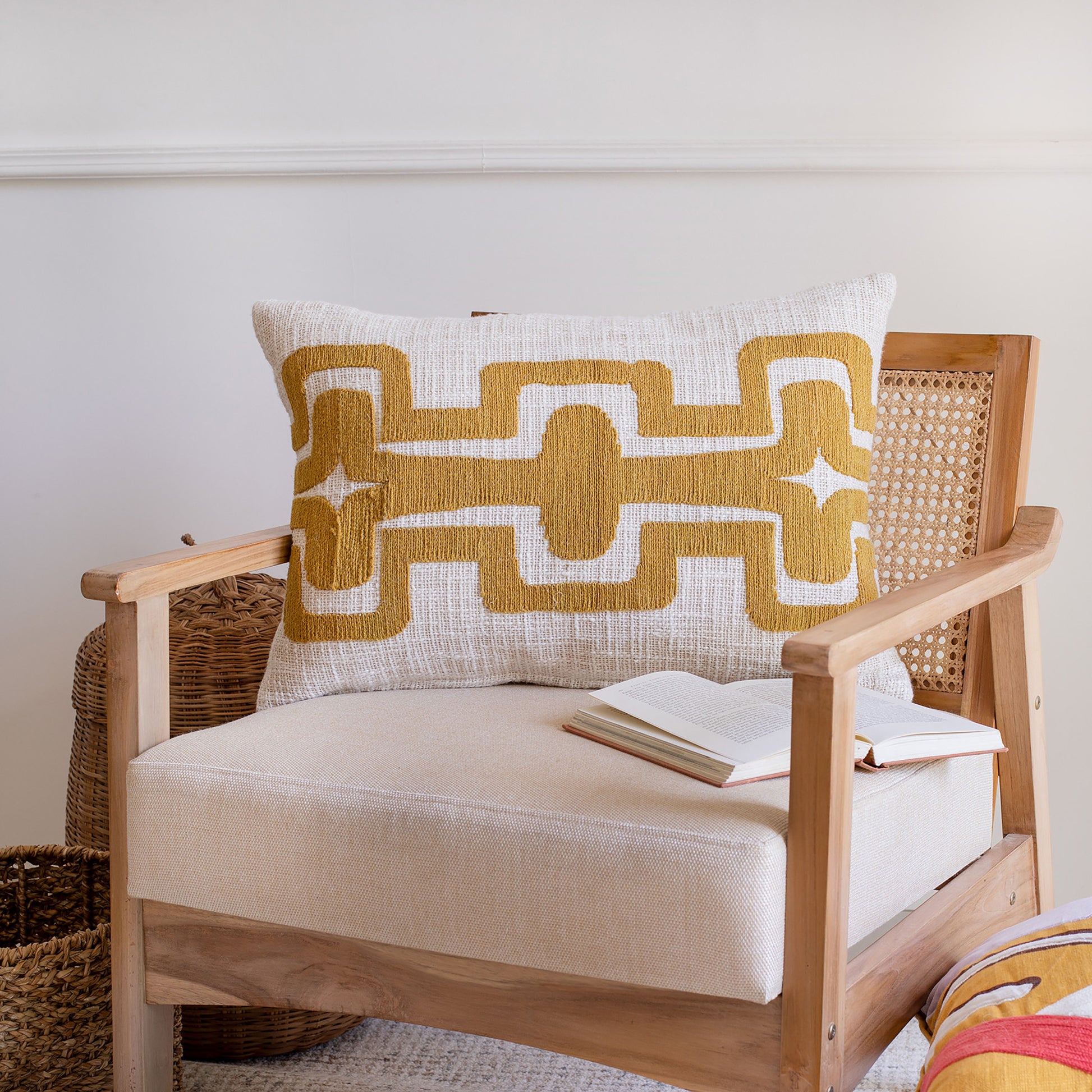 16" X 24" Yellow And Ivory 100% Cotton Geometric Zippered Pillow-8