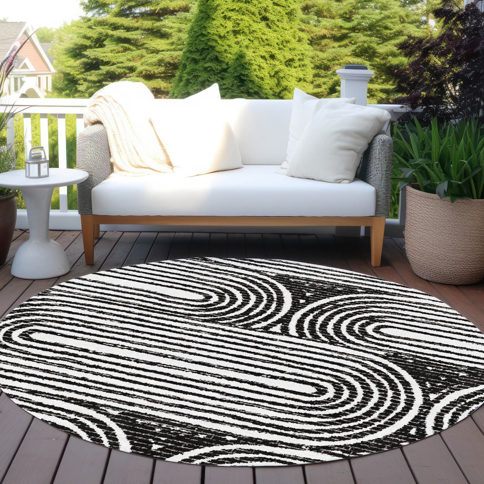 8' Black And White Round Abstract Washable Indoor Outdoor Area Rug-7
