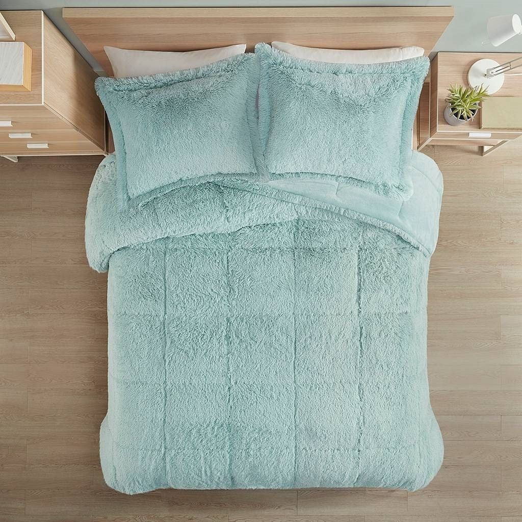 King/CAL King Soft Sherpa Faux Fur 3-Piece Comforter Set in Light Teal Blue-2