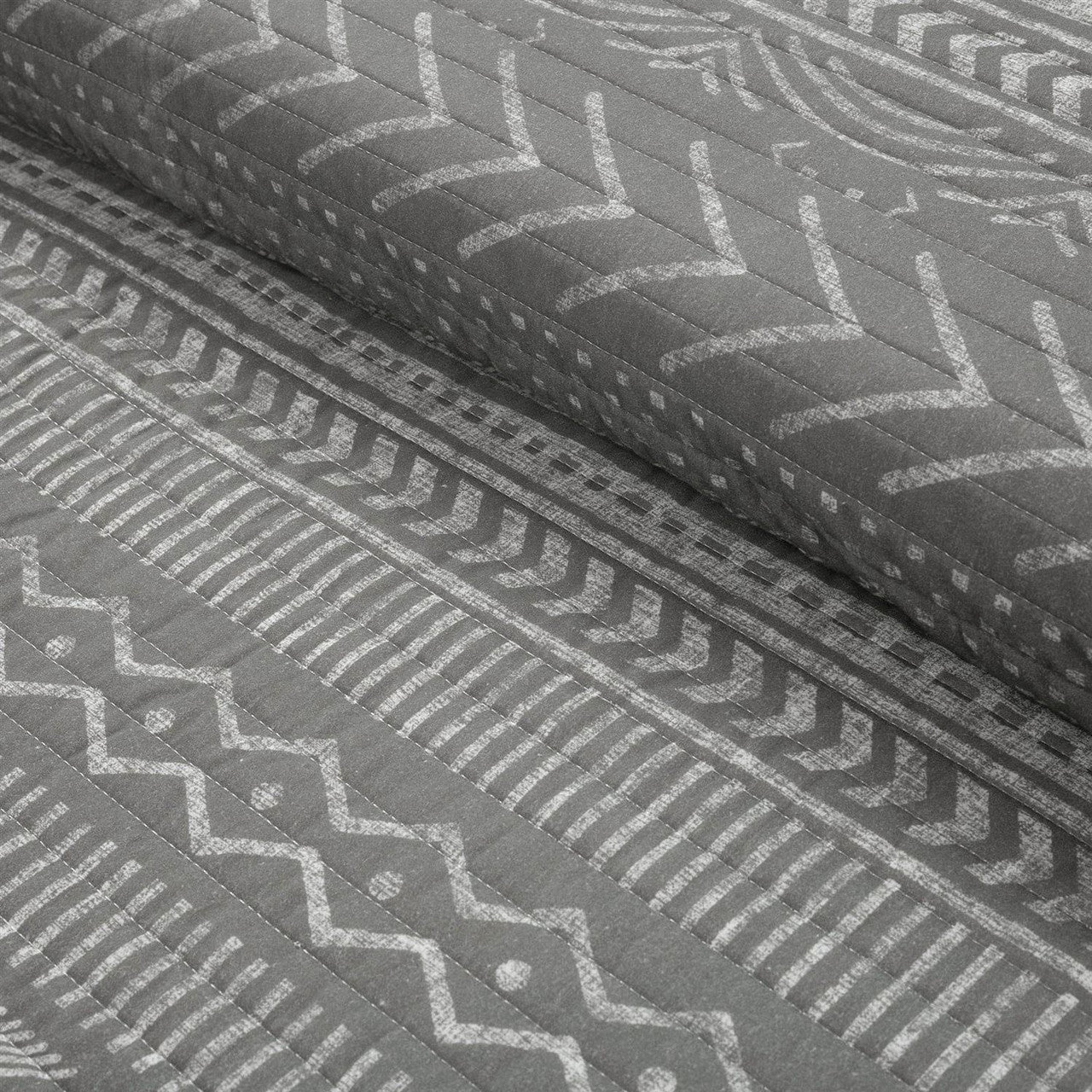 King Size Scandinavian Dark Grey Chevron Stripe Reversible Cotton Quilt Set-1